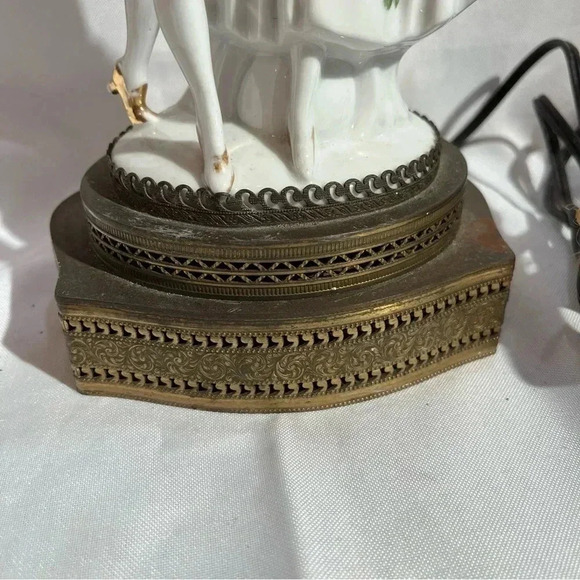 Vintage 1940s German Porcelain Parlor Figurine Brass Lamp - Picture 3 of 5